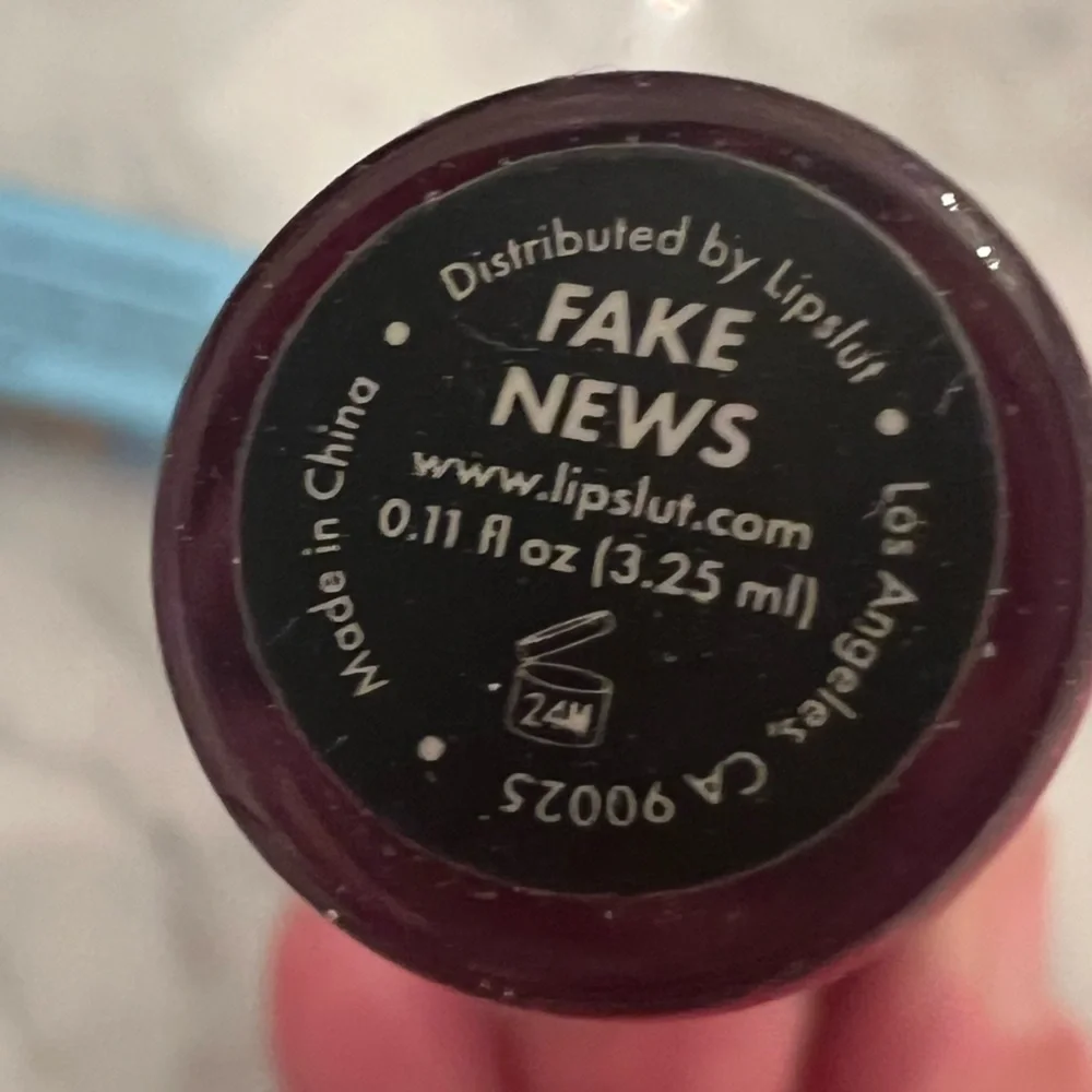Lipstick lipgloss LIP Trump Fake News red